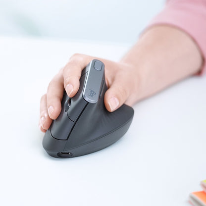 MX VERTICAL ERGONOMIC MOUSE HANDSHAKE POSITION