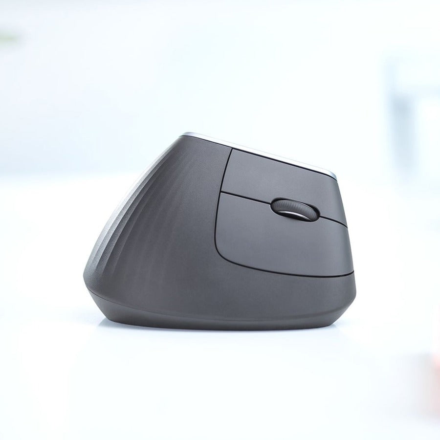 MX VERTICAL ERGONOMIC MOUSE HANDSHAKE POSITION